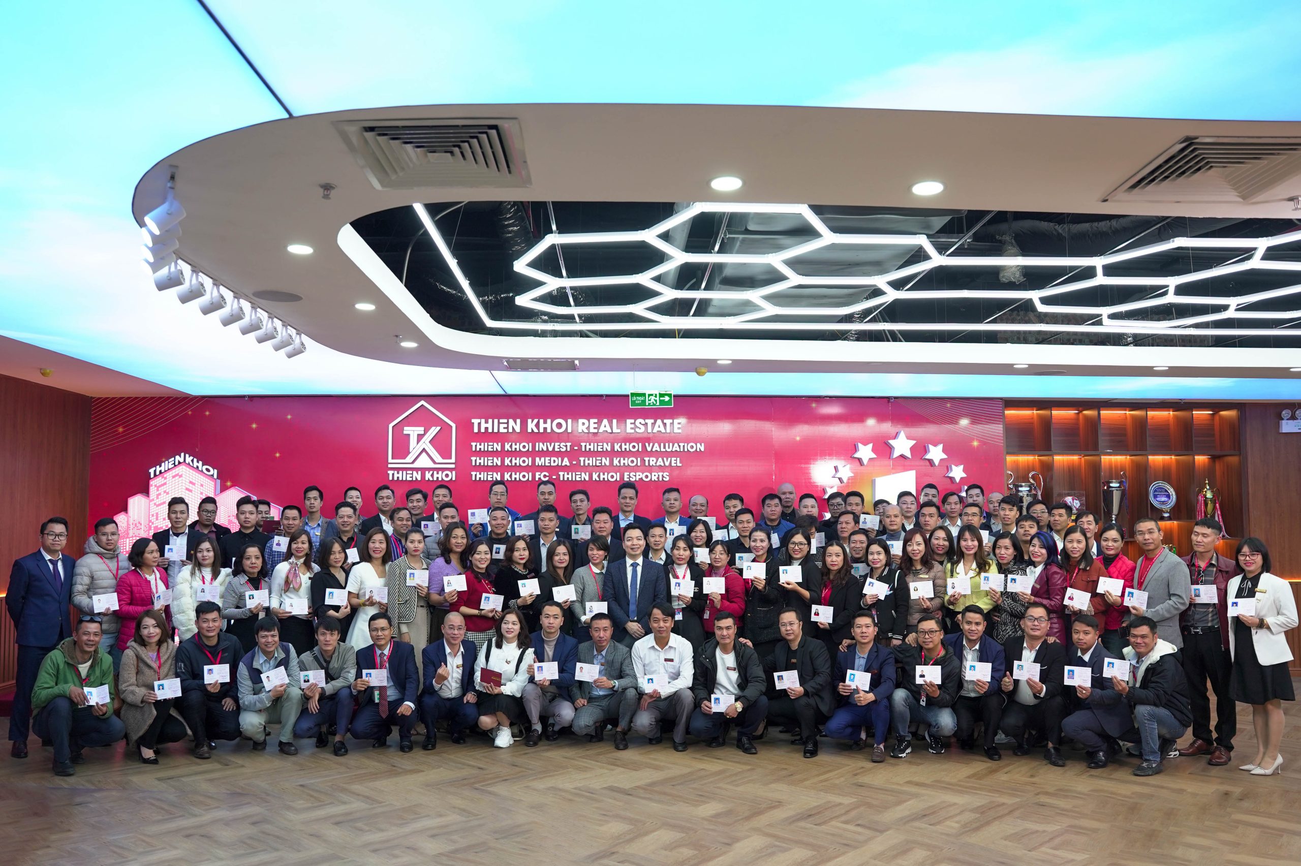 CÔNG TY CỔ PHẦN TẬP ĐOÀN THIÊN KHÔI logo